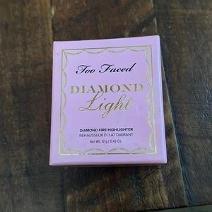 NEW too faced diamond light